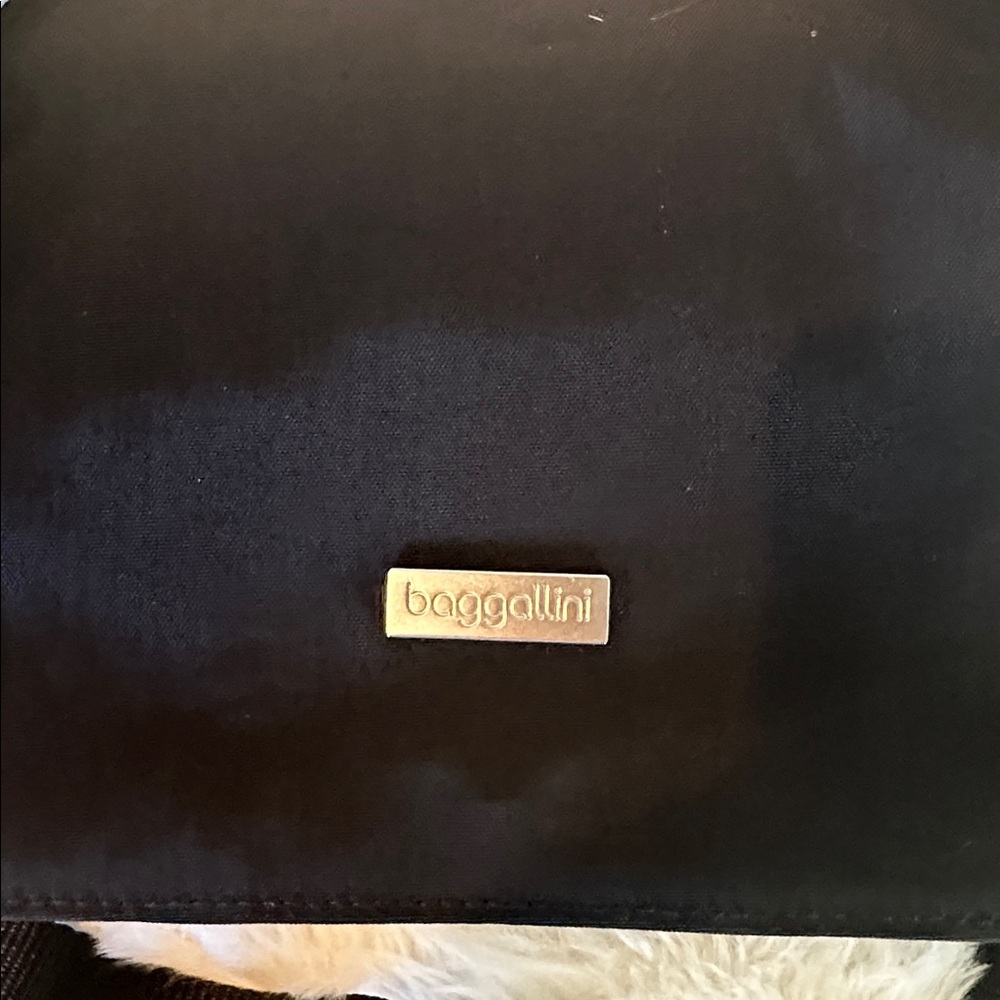 NWT Baggallini Black Bag Clever 3 Zip Crossbody - Picture 2 of 11